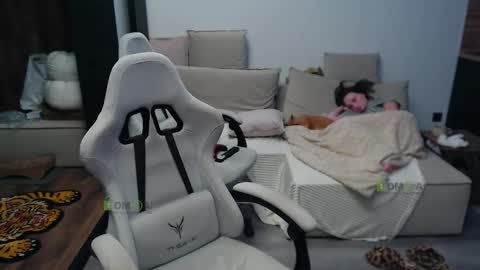 Snapshot of sunny1girl chatting on 01-05-26, 05:27 Alice and Sergey online show from 01-05-26, 05:27