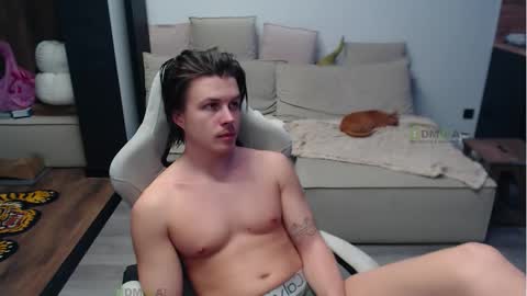 Snapshot of sunny1girl chatting on 02-02-26, 04:06 Alice and Sergey online show from 02-02-26, 04:06