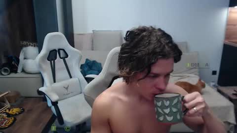 Snapshot of sunny1girl chatting on 02-21-26, 06:36 Alice and Sergey online show from 02-21-26, 06:36