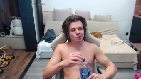 Snapshot of sunny1girl chatting on 02-22-26, 10:58 Alice and Sergey online show from 02-22-26, 10:58