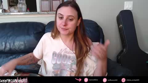 Snapshot of sunny420princess chatting on 01-15-25, 01:20 Sunny420 online show from 01-15-25, 01:20