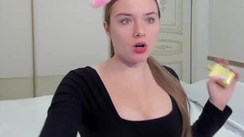 Vanessa online show from 12-22-25, 06:43