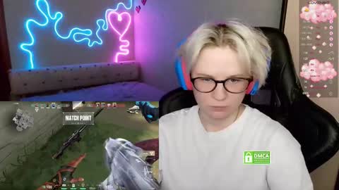 Snapshot of sunny_mood chatting on 11-06-25, 09:15 sunny mood online show from 11-06-25, 09:15