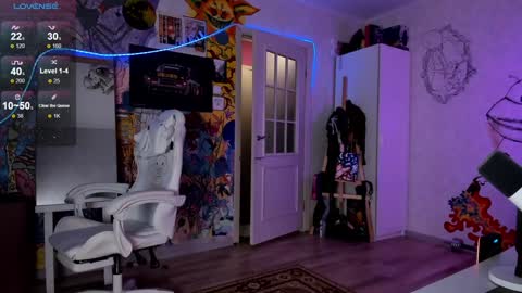 Snapshot of sunny_mouse chatting on 12-17-24, 07:15 Sunny online show from 12-17-24, 07:15