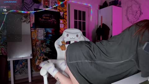 Snapshot of sunny_mouse chatting on 12-23-24, 01:35 Sunny online show from 12-23-24, 01:35