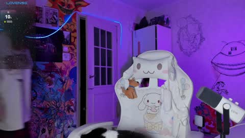 Snapshot of sunny_mouse chatting on 12-29-24, 01:06 Sunny online show from 12-29-24, 01:06