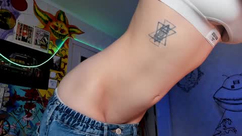 Snapshot of sunny_mouse chatting on 01-07-25, 03:23 Sunny online show from 01-07-25, 03:23