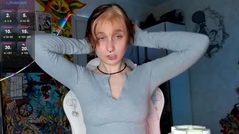 Snapshot of sunny_mouse chatting on 01-31-25, 03:44 Sunny online show from 01-31-25, 03:44