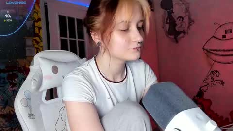 Snapshot of sunny_mouse chatting on 02-12-25, 03:27 Sunny online show from 02-12-25, 03:27