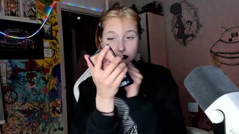 Snapshot of sunny_mouse chatting on 02-18-25, 04:26 Sunny online show from 02-18-25, 04:26