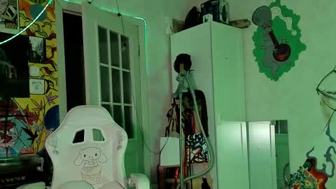 Snapshot of sunny_mouse chatting on 09-25-25, 07:39 Sunny online show from 09-25-25, 07:39