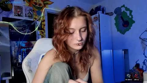 Snapshot of sunny_mouse chatting on 10-22-25, 04:07 Sunny online show from 10-22-25, 04:07