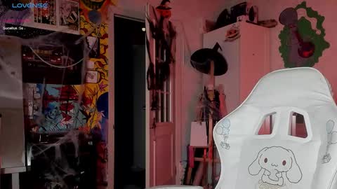 Snapshot of sunny_mouse chatting on 10-27-25, 05:50 Sunny online show from 10-27-25, 05:50