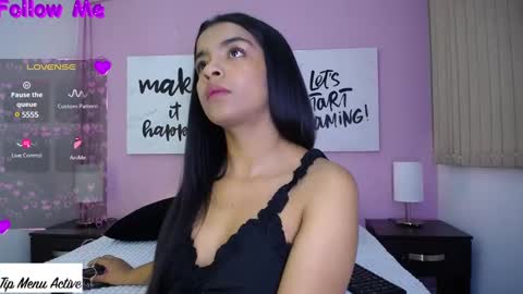 Snapshot of sunnygilmore chatting on 12-19-24, 08:23 Sunny online show from 12-19-24, 08:23