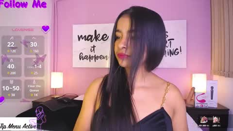 Snapshot of sunnygilmore chatting on 12-21-24, 09:36 Sunny online show from 12-21-24, 09:36