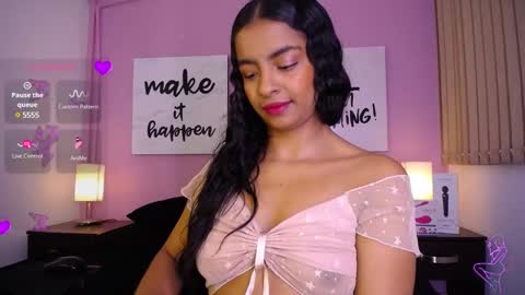 Snapshot of sunnygilmore chatting on 12-29-24, 11:18 Sunny online show from 12-29-24, 11:18