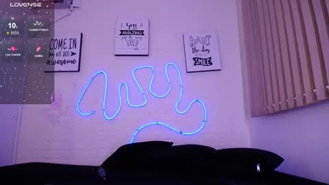 Snapshot of sunnygilmore chatting on 02-18-25, 08:36 Sunny online show from 02-18-25, 08:36