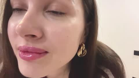 Snapshot of sunnyhathcox chatting on 12-18-25, 08:09 Christina online show from 12-18-25, 08:09