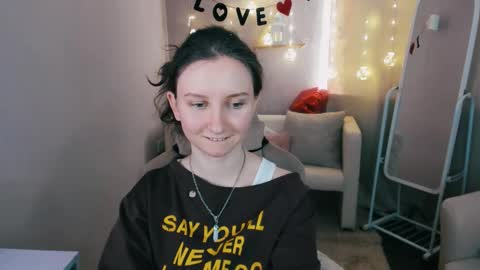 Snapshot of sunshine_blaze chatting on 02-15-26, 07:51 Alice online show from 02-15-26, 07:51