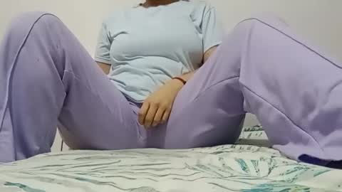 Snapshot of sunshine_days chatting on 11-10-25, 05:45 Annie online show from 11-10-25, 05:45