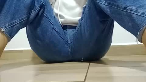 Snapshot of sunshine_days chatting on 11-15-25, 11:18 Annie online show from 11-15-25, 11:18