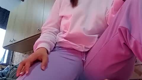 Snapshot of sunshine_days chatting on 11-25-25, 06:41 Annie online show from 11-25-25, 06:41