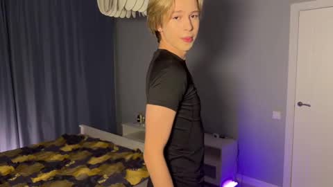 Snapshot of sunshinealex chatting on 03-04-25, 06:07 sunshinealex online show from 03-04-25, 06:07