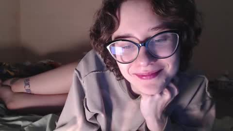 Snapshot of sunshinehella chatting on 11-06-25, 07:15 Hella online show from 11-06-25, 07:15