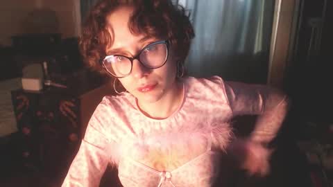 Snapshot of sunshinehella chatting on 11-19-25, 09:09 Hella online show from 11-19-25, 09:09