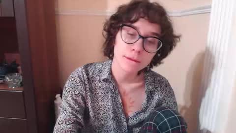 Snapshot of sunshinehella chatting on 11-28-25, 04:31 Hella online show from 11-28-25, 04:31