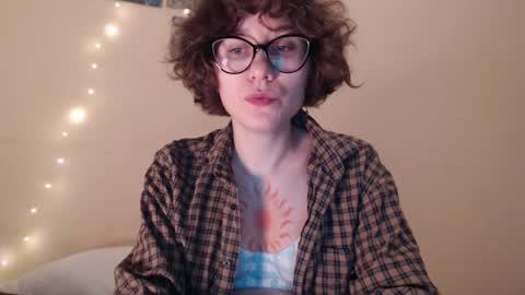 Snapshot of sunshinehella chatting on 02-07-26, 04:00 Hella online show from 02-07-26, 04:00