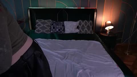 Lola online show from 11-18-25, 07:02