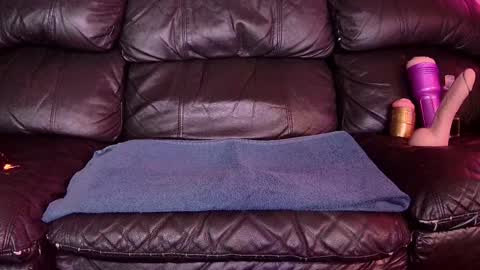 Snapshot of superduty5speed chatting on 12-16-24, 02:57 Thomas online show from 12-16-24, 02:57