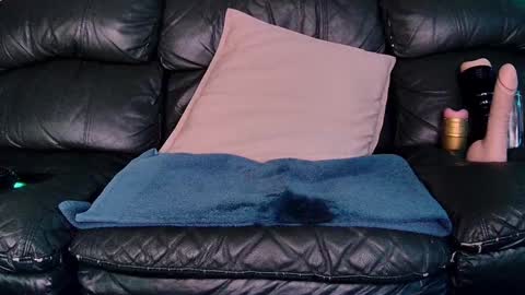 Snapshot of superduty5speed chatting on 01-12-25, 05:45 Thomas online show from 01-12-25, 05:45