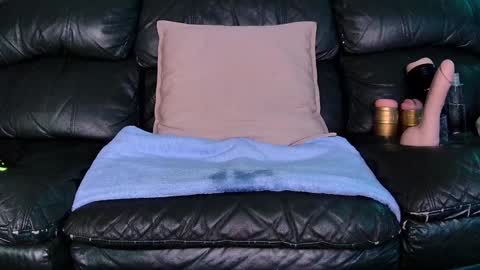 Snapshot of superduty5speed chatting on 01-19-25, 03:50 Thomas online show from 01-19-25, 03:50