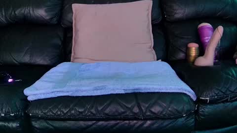 Snapshot of superduty5speed chatting on 01-19-25, 06:53 Thomas online show from 01-19-25, 06:53