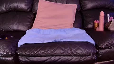 Snapshot of superduty5speed chatting on 01-25-25, 03:51 Thomas online show from 01-25-25, 03:51