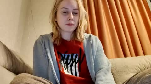 Snapshot of supereasyx chatting on 02-21-25, 01:55 Annie online show from 02-21-25, 01:55