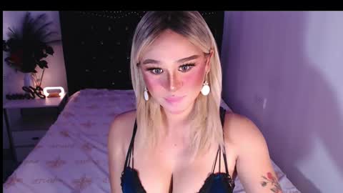 Snapshot of superh0tangelxx chatting on 02-13-25, 01:40 CARMINA online show from 02-13-25, 01:40