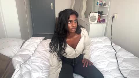 Suraya Ndia online show from 02-19-25, 04:22