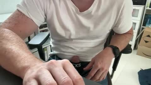 Snapshot of surfstar81 chatting on 09-15-25, 07:41 surfstar81 online show from 09-15-25, 07:41