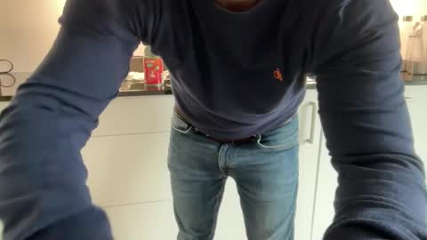 Snapshot of surfstar81 chatting on 09-24-25, 10:40 surfstar81 online show from 09-24-25, 10:40