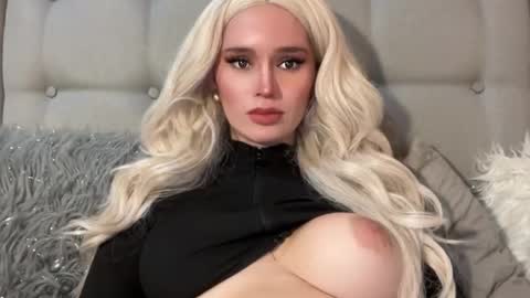 Mia online show from 12-04-24, 03:37