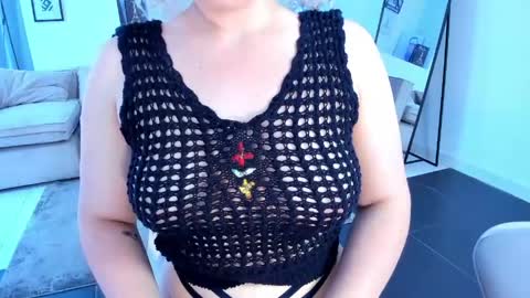 Snapshot of susan_blond chatting on 05-11-26, 02:45 susan_blond online show from 05-11-26, 02:45