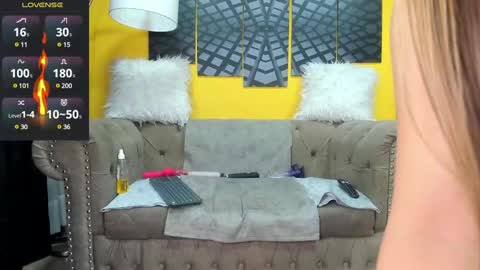 Snapshot of susanslim chatting on 03-12-25, 07:59 susanslim online show from 03-12-25, 07:59