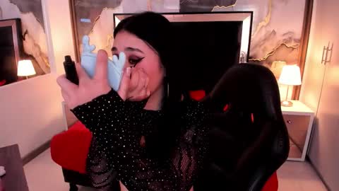 susanvilla online show from 12-02-25, 08:04