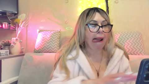 Snapshot of susiexnoreen chatting on 02-09-26, 06:28 SusiexNoreen online show from 02-09-26, 06:28