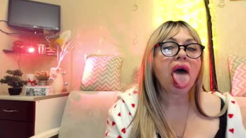 Snapshot of susiexnoreen chatting on 02-21-26, 01:17 SusiexNoreen online show from 02-21-26, 01:17