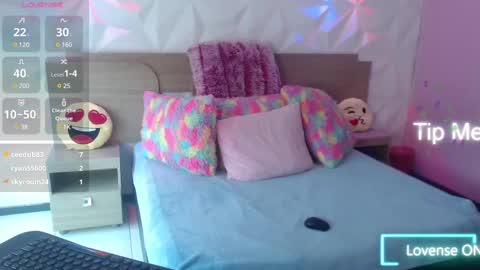 Snapshot of sussan_love01 chatting on 02-11-25, 05:07 Susan online show from 02-11-25, 05:07