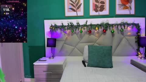 Snapshot of sussyross1 chatting on 12-19-24, 03:52 Sussy online show from 12-19-24, 03:52